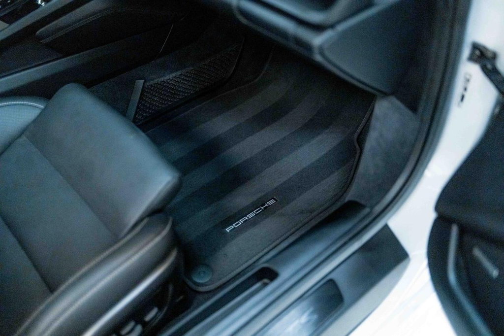 Porsche 992 Carrera GTS