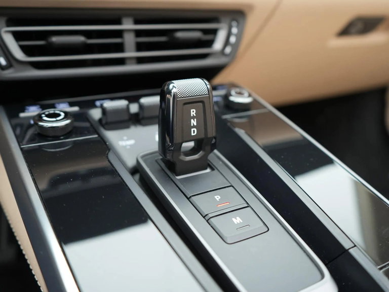 Porsche 992 Heritage Design Edition