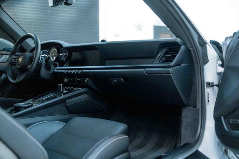 Porsche 992 Carrera GTS