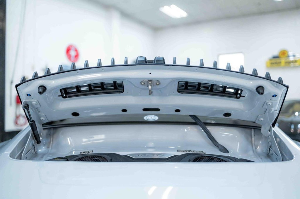 Porsche 992 Carrera GTS