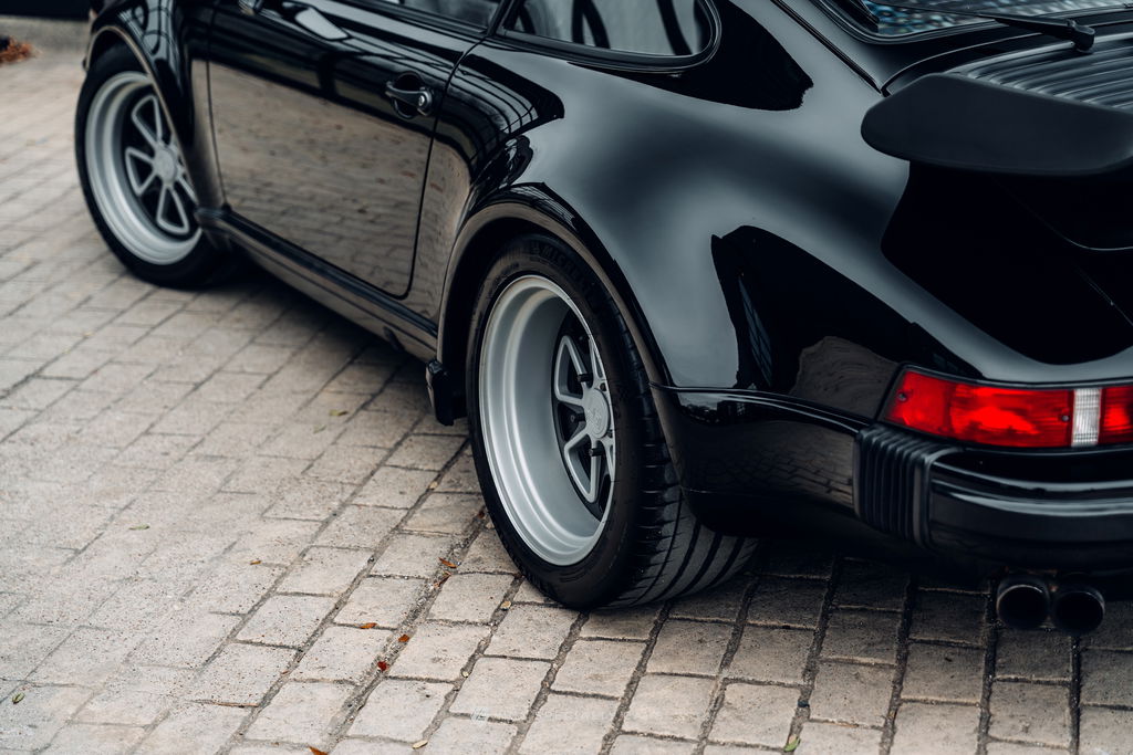 Porsche 911 Turbo 3.3 (US)