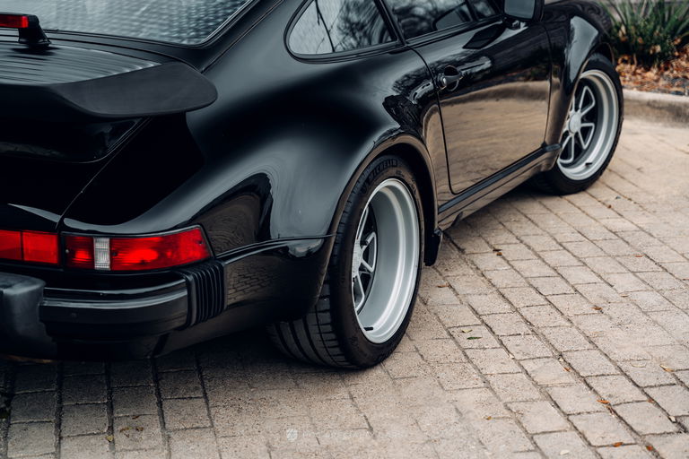 Porsche 911 Turbo 3.3 (US)