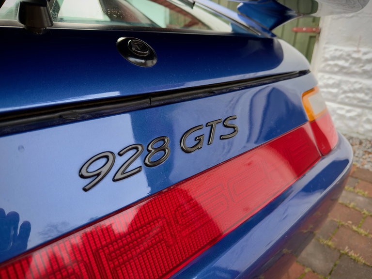 Porsche 928 GTS