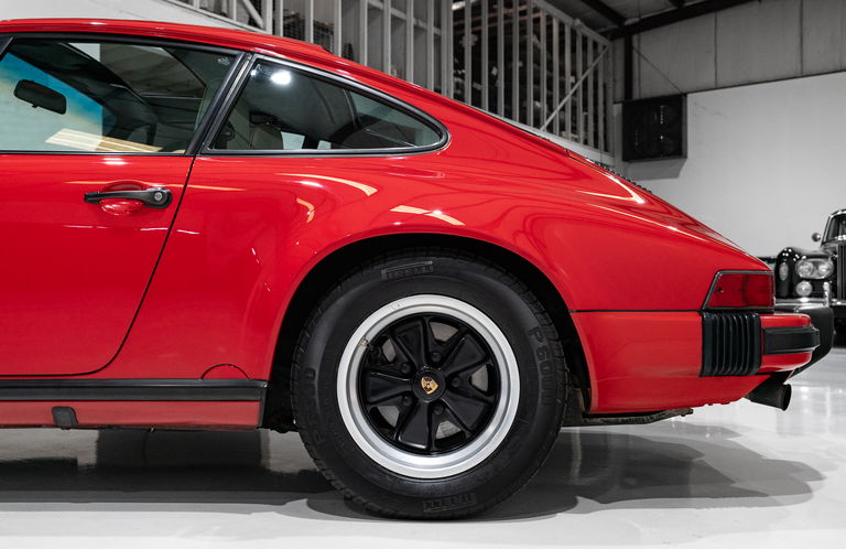 Porsche 911 Carrera 3.2 (US)