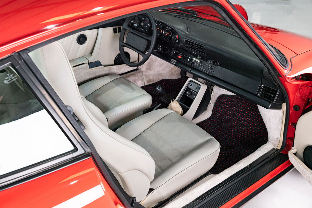 Porsche 911 Carrera 3.2 (US)