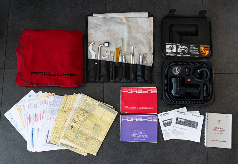 Porsche 911 Carrera 3.2 (US)