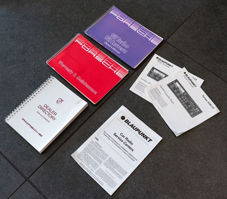 Porsche 911 Carrera 3.2 (US)