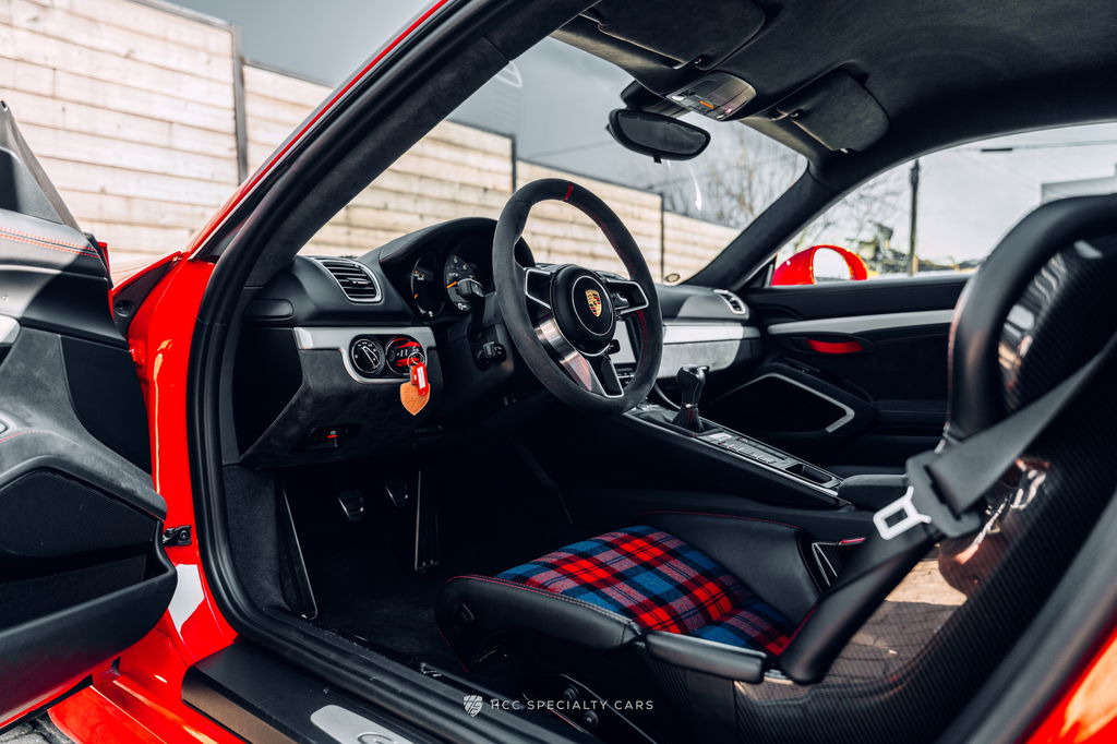 Porsche 981 Cayman GT4