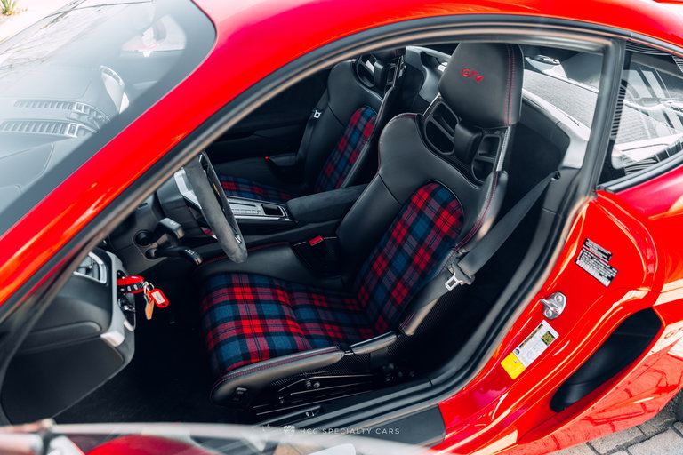 Porsche 981 Cayman GT4