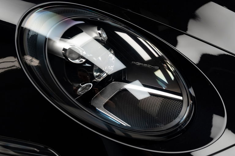 Porsche 992 Carrera 4