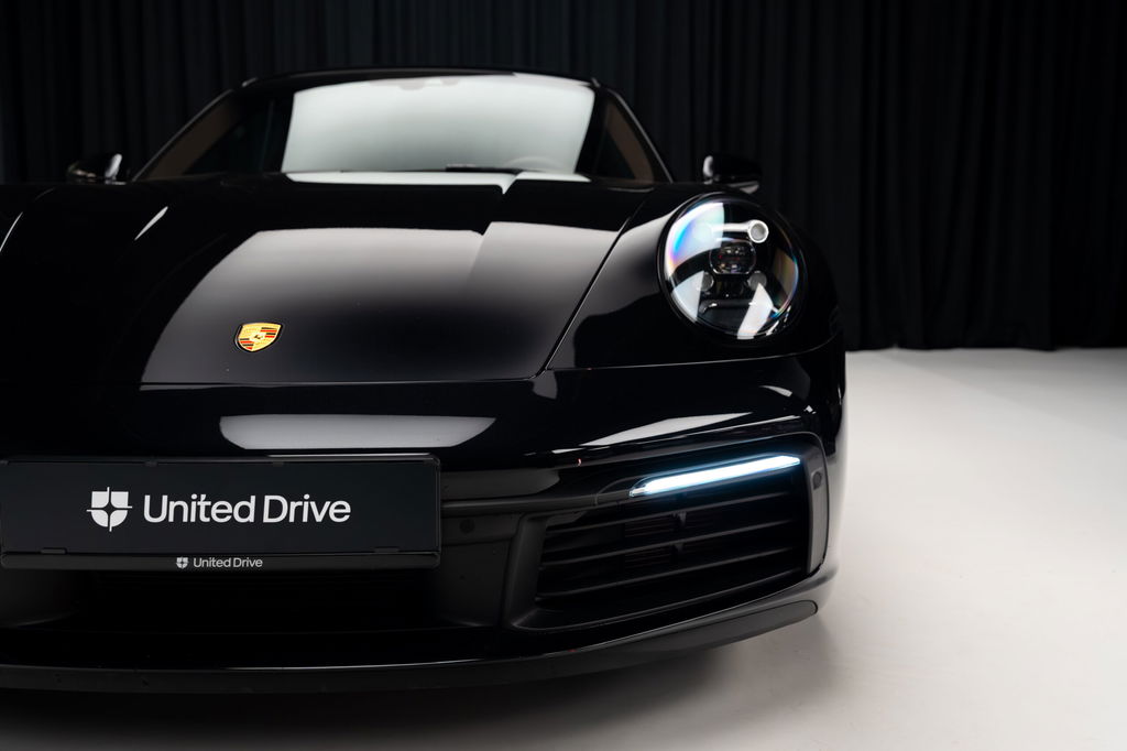 Porsche 992 Carrera 4