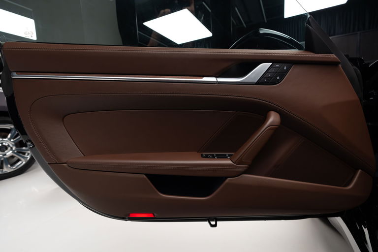 Porsche 992 Carrera 4