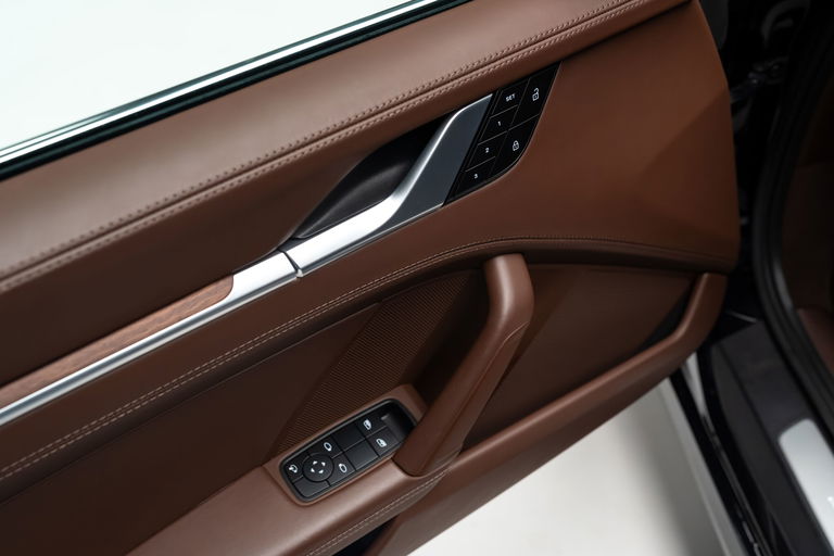 Porsche 992 Carrera 4