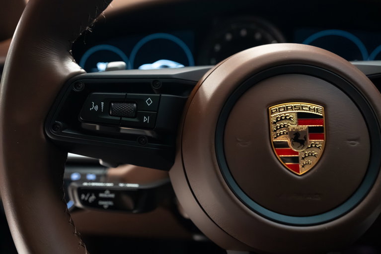 Porsche 992 Carrera 4