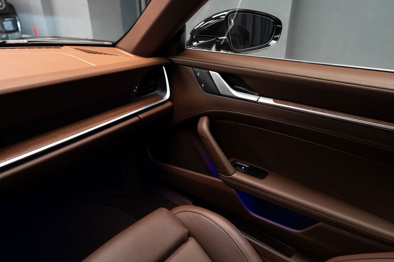 Porsche 992 Carrera 4