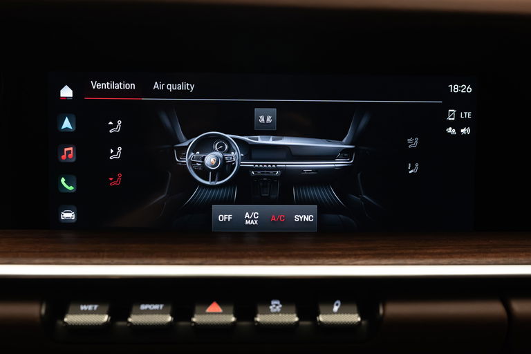 Porsche 992 Carrera 4