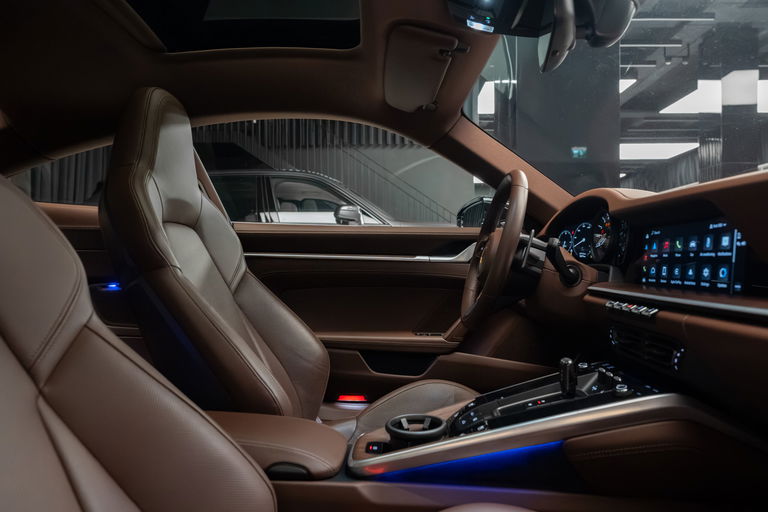 Porsche 992 Carrera 4