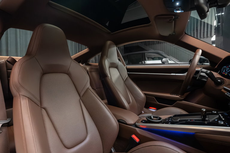 Porsche 992 Carrera 4