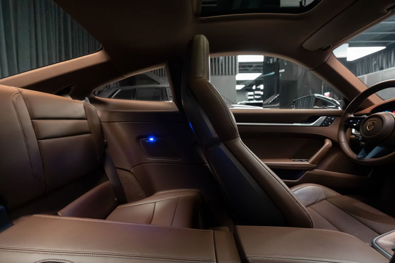 Porsche 992 Carrera 4