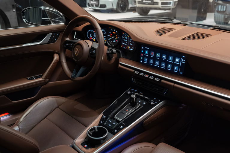 Porsche 992 Carrera 4