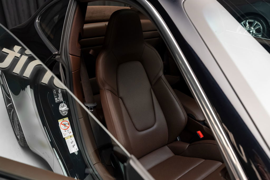 Porsche 992 Carrera 4