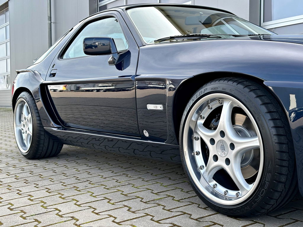 Porsche 928 S4