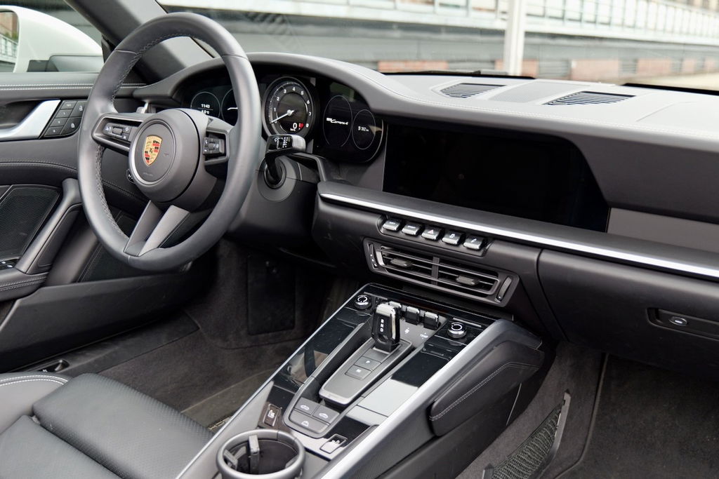 Porsche 992 Carrera 4