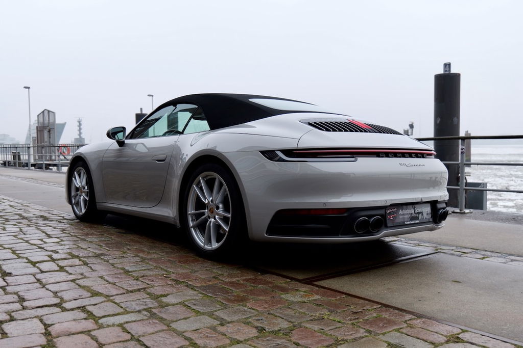 Porsche 992 Carrera 4