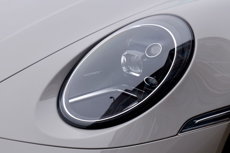 Porsche 992 Carrera 4