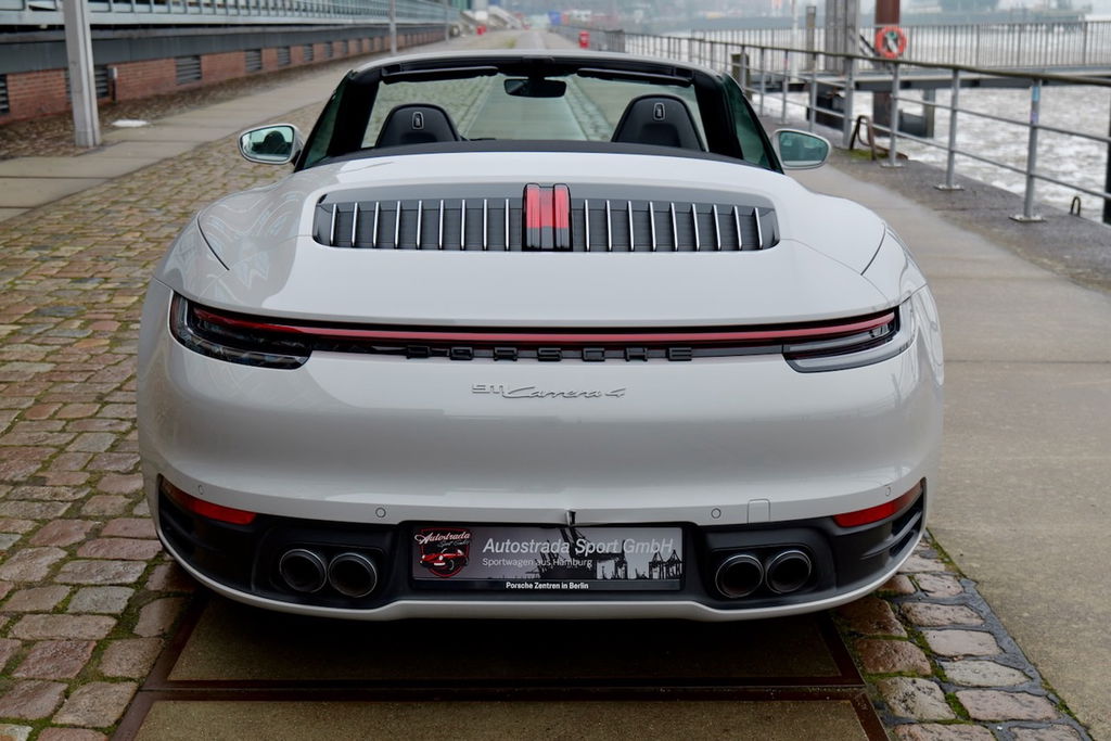 Porsche 992 Carrera 4