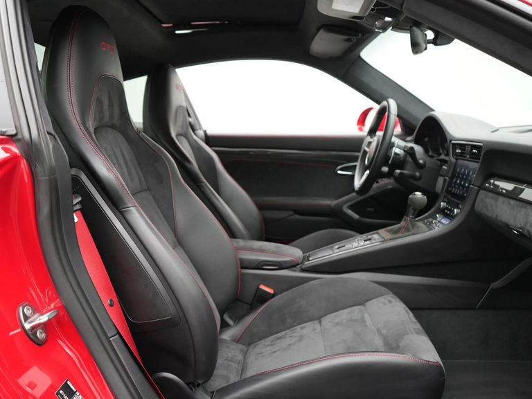 Porsche 991.2 Carrera GTS