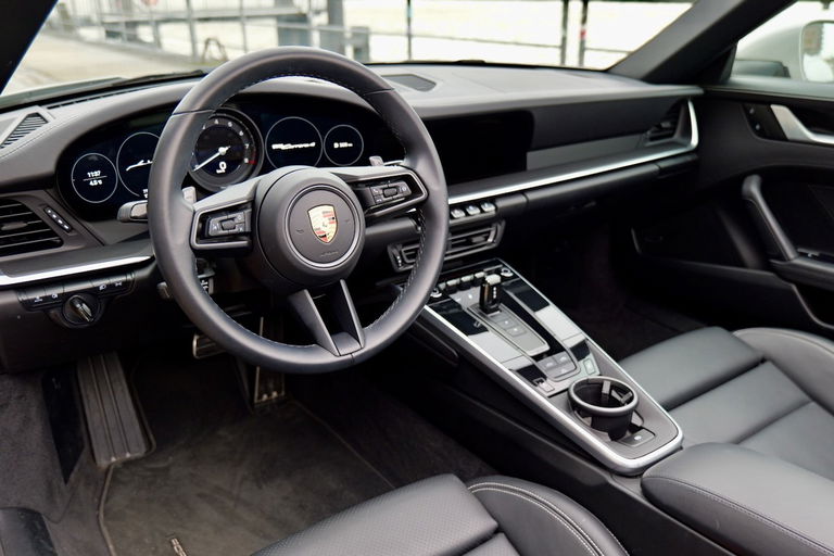 Porsche 992 Carrera 4