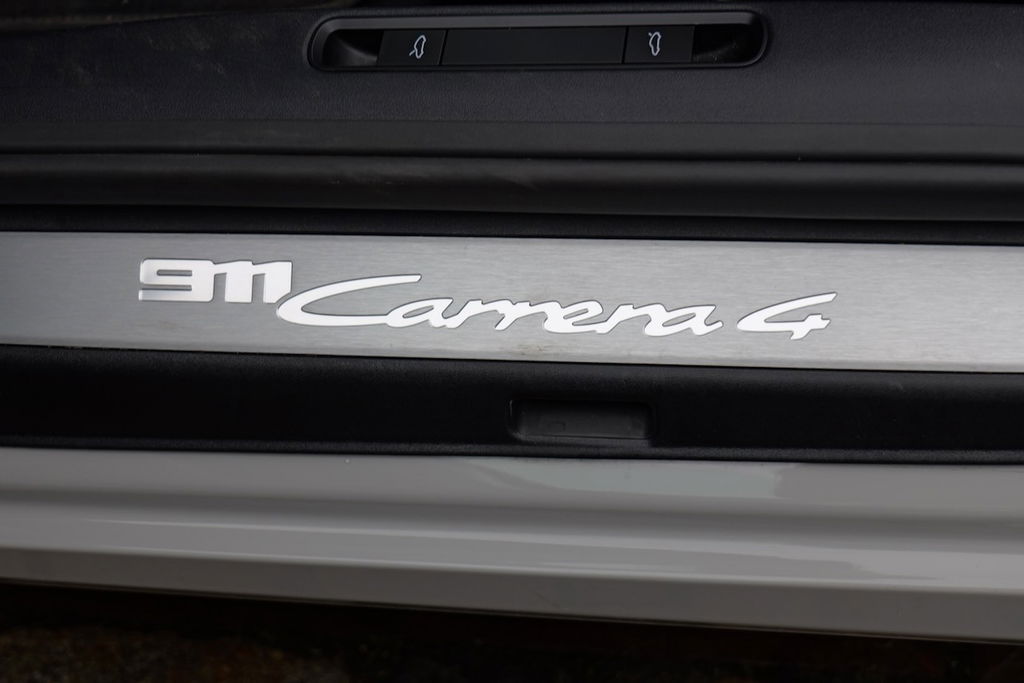 Porsche 992 Carrera 4