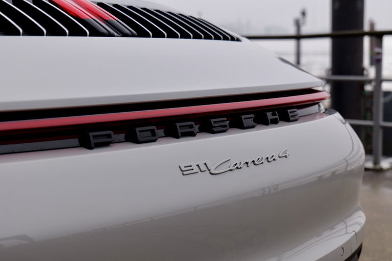 Porsche 992 Carrera 4