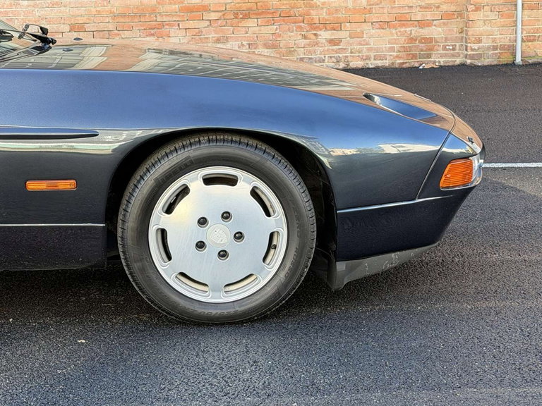Porsche 928 S4