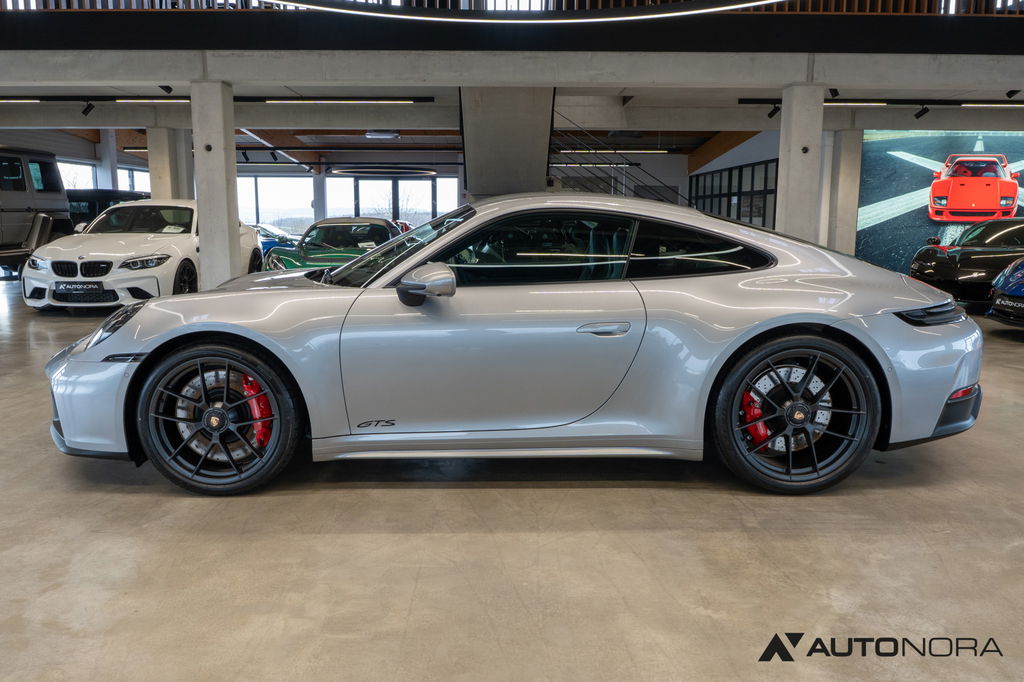 Porsche 992.2 Carrera 4 GTS