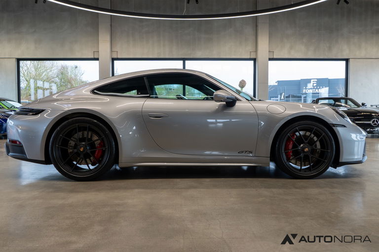 Porsche 992.2 Carrera 4 GTS
