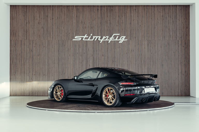 Porsche 718 Cayman GT4