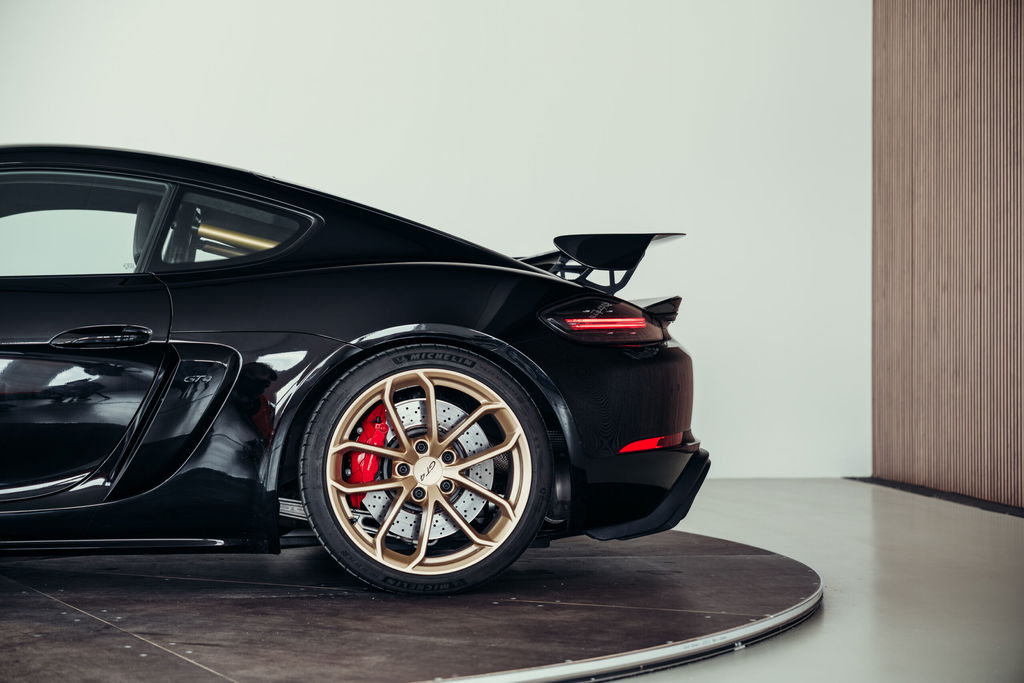 Porsche 718 Cayman GT4