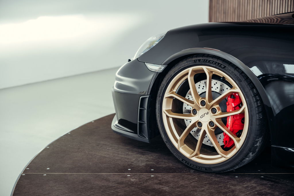 Porsche 718 Cayman GT4