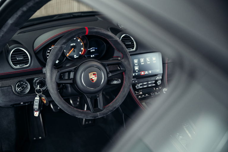 Porsche 718 Cayman GT4