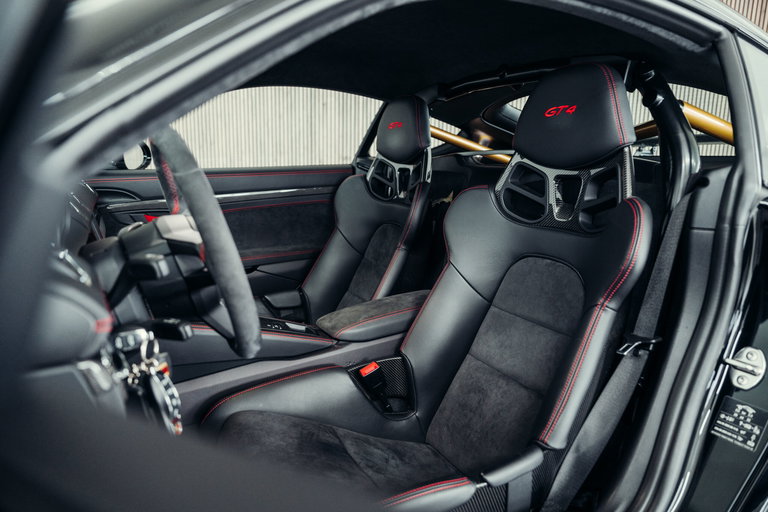 Porsche 718 Cayman GT4