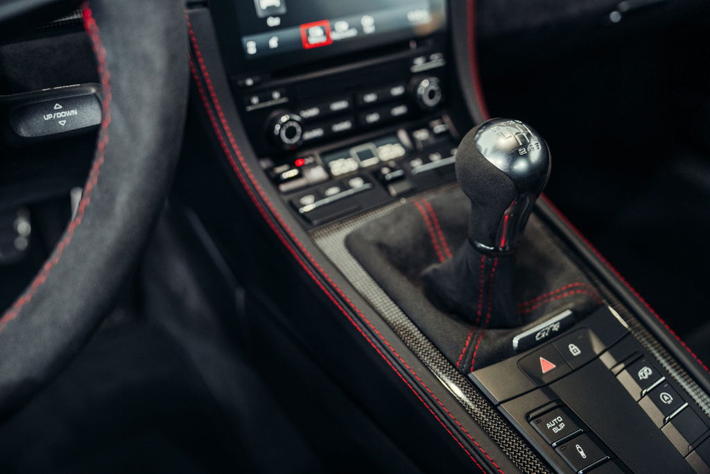 Porsche 718 Cayman GT4