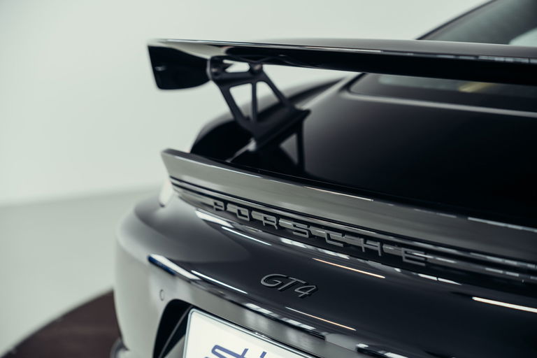 Porsche 718 Cayman GT4