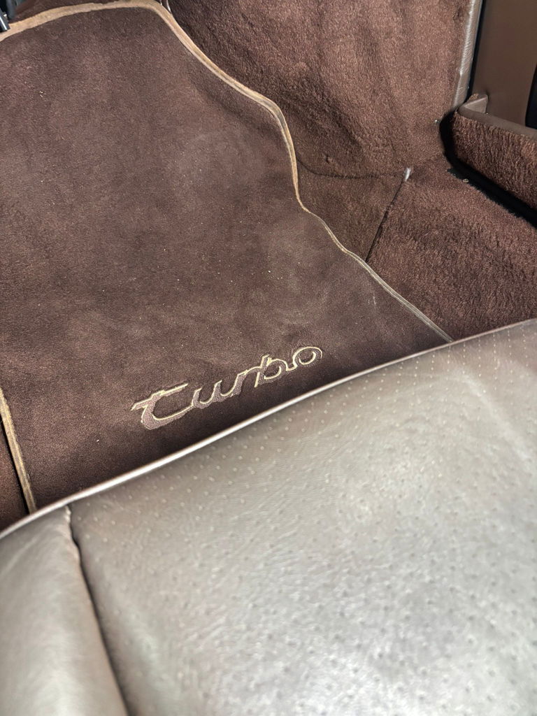 Porsche 911 Turbo 3.3 (US)