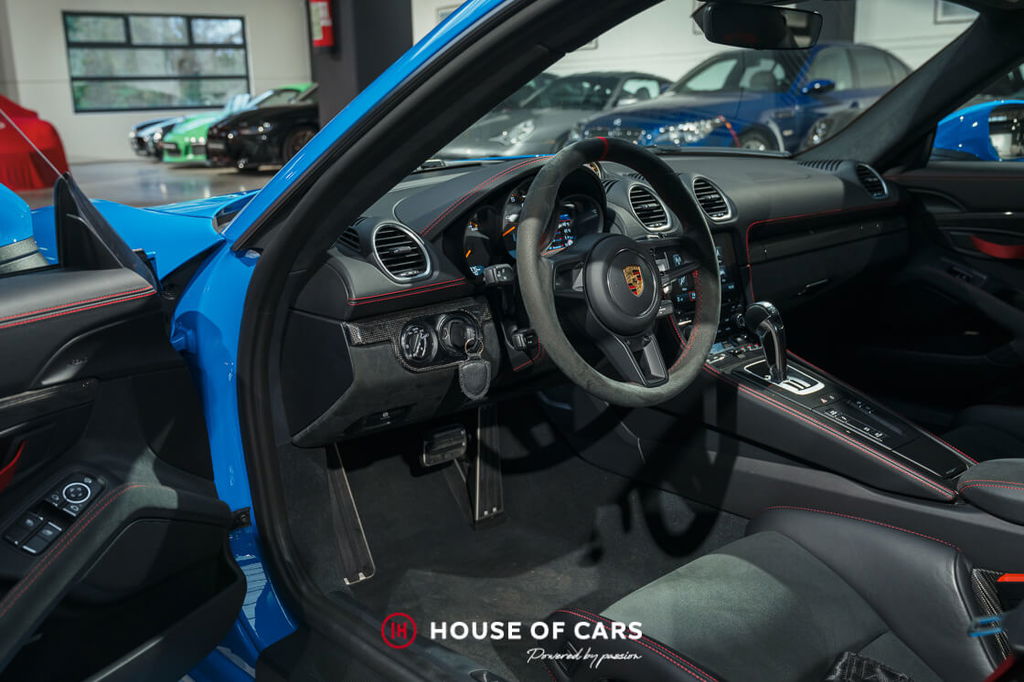 Porsche 718 Cayman GT4