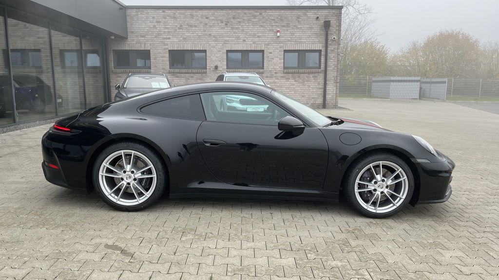 Porsche 992 Carrera