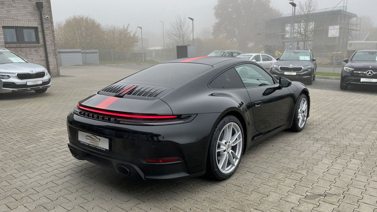 Porsche 992 Carrera