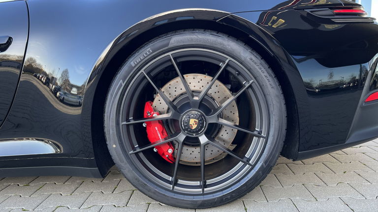 Porsche 992.2 Carrera 4 GTS