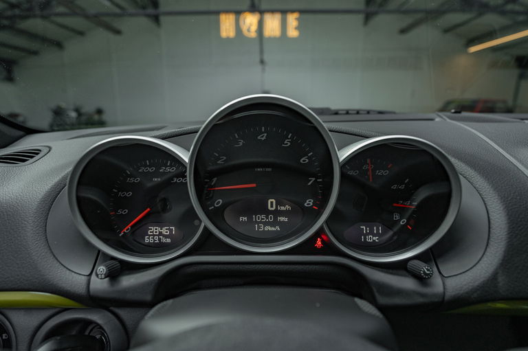 Porsche 987 Cayman R